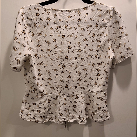 White floral peplum top from Simons, size medium - Picture 3 of 3